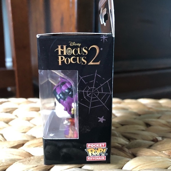 Funko Pop: Pocket Pop Keychain: Hocus Pocus 2: Mary Sanderson - Picture 2 of 5